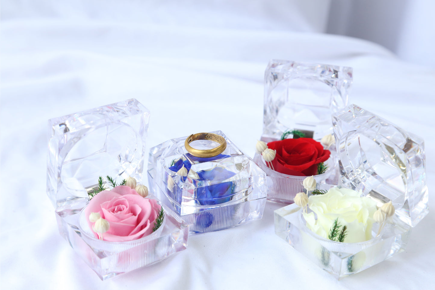 Floral supply Eternal single preserved ecuador rose in Acrylic ring box artificial flowers rose cheap gift souvenir in bulk