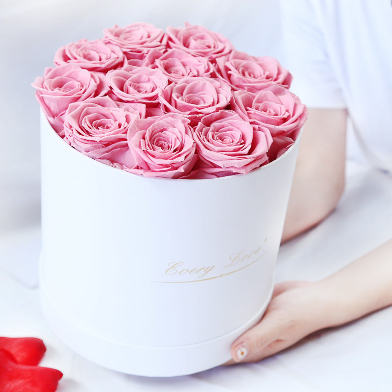 Round rose box of 12 roses