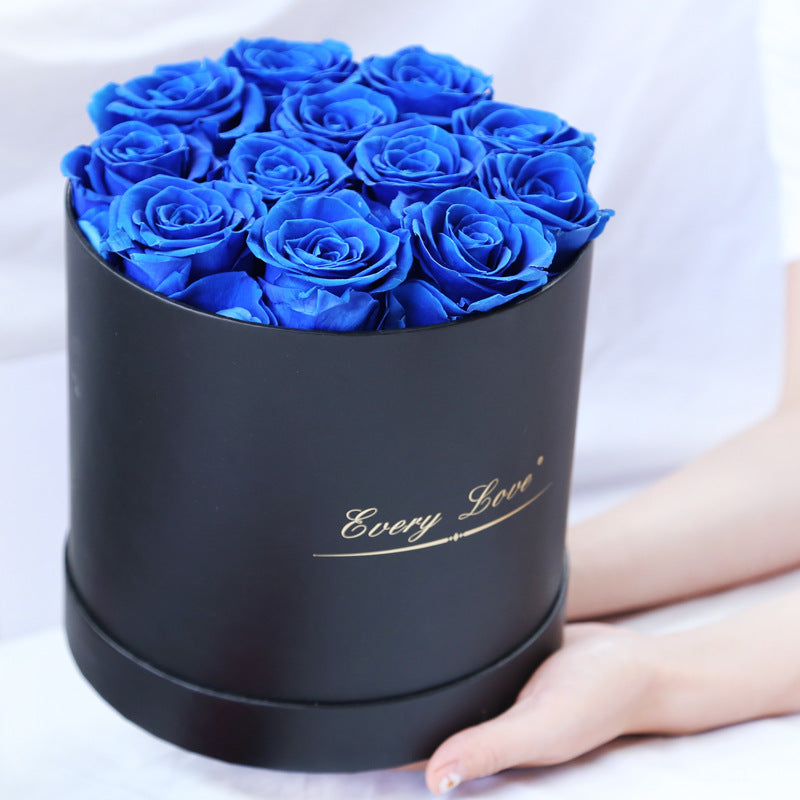 Round rose box of 12 roses